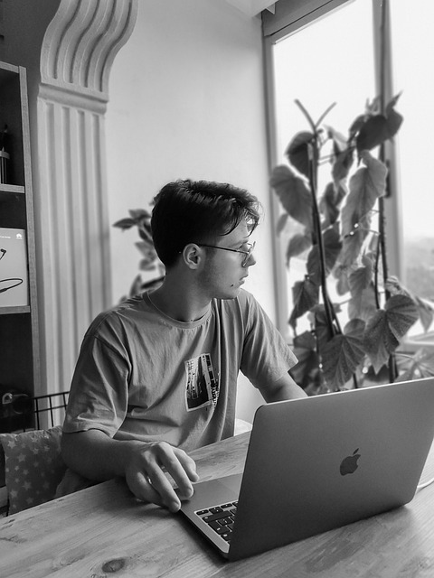 회의 문화 속에서 청각 과민이 심해진 경험과 소음 차단 전략을 세운 과정